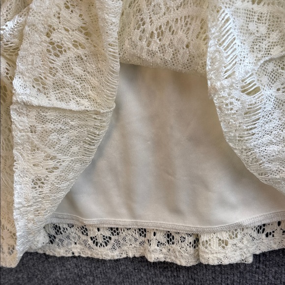 You Are Not Alone Cream Lace Lined Dress Size Medium - Picture 6 of 13